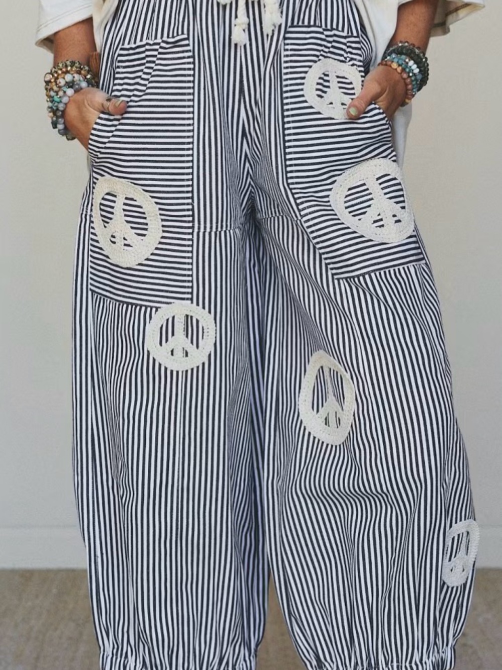NWT Davi & Dani Striped Navy & White Wide-Leg Pants with Crochet Peace Size M